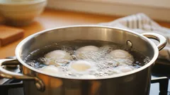 Ouăle nu se mai sparg la fiert: 4 reguli simple