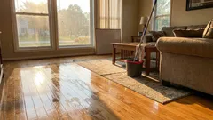 De ce nu se recomandă spălarea podelelor seara: păreri și superstiții