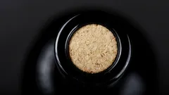 Acest truc îți salvează seara: cum să deschizi o sticlă de vin fără tirbușon în doar un minut